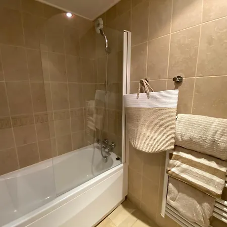 Apartment Centre Station Incroyable 2 Pieces Aux Prestations Et Confort 4 Etoiles, Piscine Jacuzzi, Hammam Isola